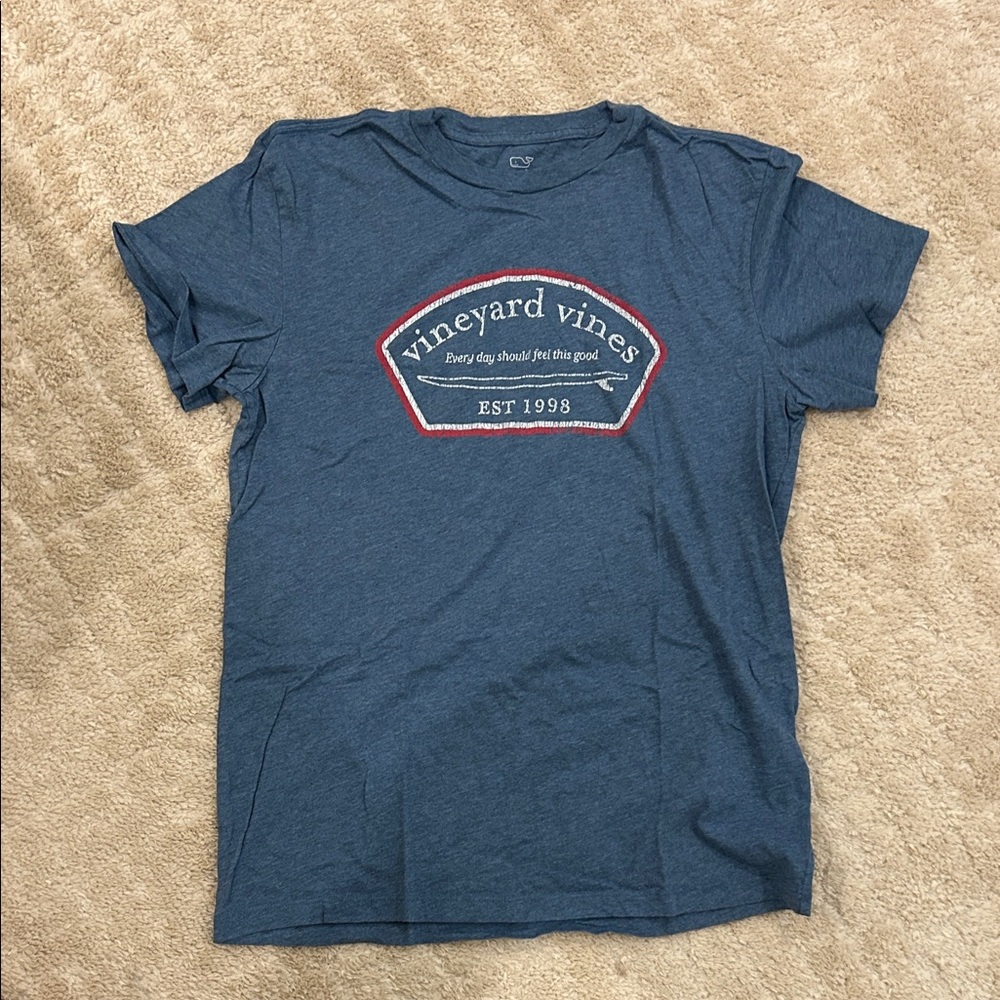 Vineyard Vines island tshirt. Short sleeve. Mens small